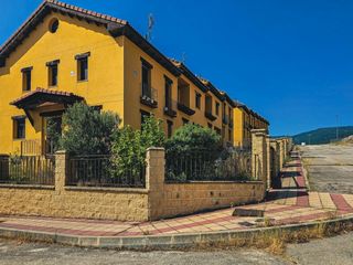 Chalet in Tiemblo (El). Vive rodeado de naturaleza en el tiemblo!
