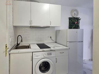 Location Appartement  Calle alozaina. Vivienda de dos dormitorios en alquiler en san fermín, madrid.