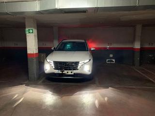 Car parking in Calle Gálvez 4