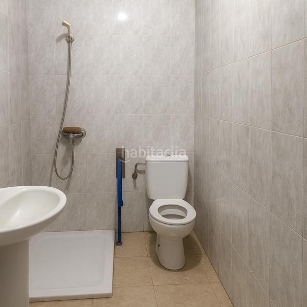 Foto c489d019-5095-459d-b388-2b31cc7ab35e. Bâtiment à usage industriel dans Estación-Cruz Roja Illescas