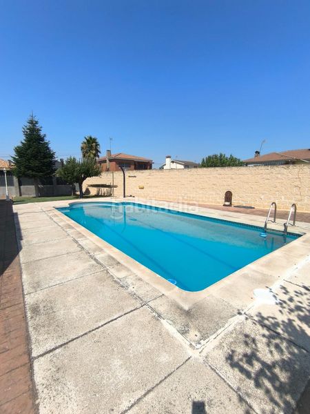 Foto bf730760-f90c-4412-a1f7-33e995daa7bc. Xalet amb calefacció aparcament piscina a Carranque