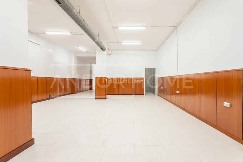 Foto 305fbefb-1e2d-40c7-b10b-e3a6faa2ffe5. Local commercial dans Santa Rosa Santa Coloma de Gramenet