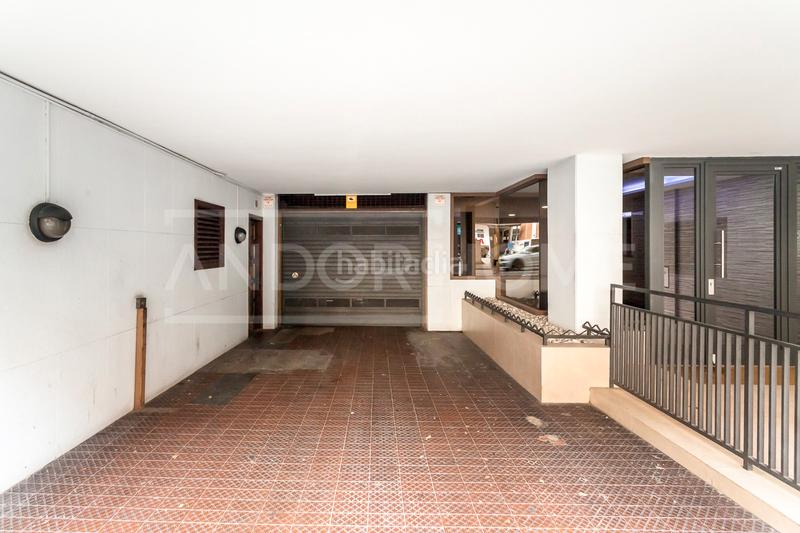 Foto 1172407e-42a5-4f12-ac52-7bada0ce117c. Parking voiture dans El Camp de l´Arpa del Clot Barcelona