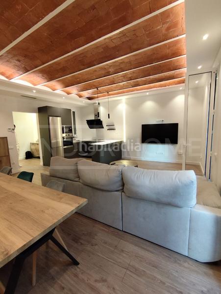 Foto eff1ac59-e9fd-42ae-a0f1-2a3bb8e49c70. Piso  completamente reformado con acabados de alta calidad en Barcelona