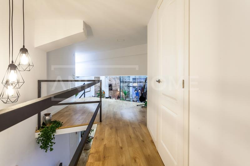 Foto 5d853a8c-3404-4f3a-baf8-6279624c87da. Local comercial en Sants-Badal Barcelona