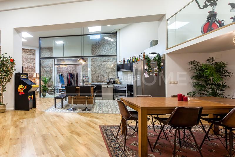 Foto 65928a6f-6ba7-4e3b-8eb0-0cd54e3dee48. Local comercial en Sants-Badal Barcelona