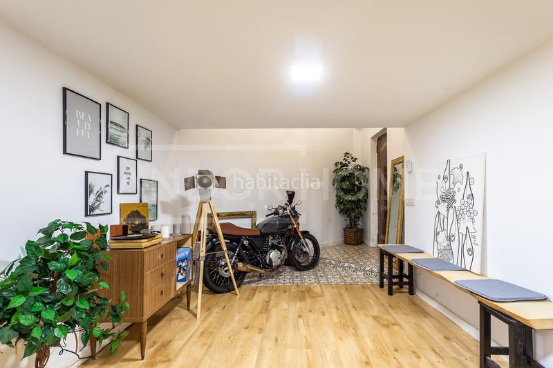 Foto b191e812-5868-473d-9d81-561ab17704ce. Local comercial en Sants-Badal Barcelona