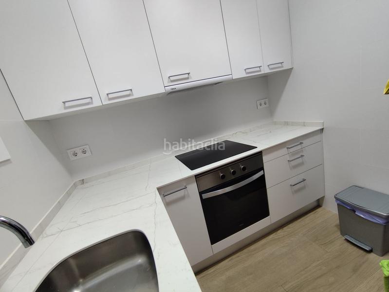 Foto c1c50537-cac1-440e-8bb4-66367656e21a. Alquiler piso se alquila vivienda completamente amueblada y equipada, ideal para quienes buscan una estancia temporal en Barcelona