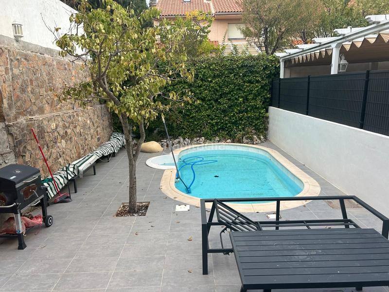 Foto 89240d36-c4f5-4f9a-9b39-bb61172da8bb. Casa adossada amb calefacció piscina a Hispanoamérica-Comunidades Valdemoro