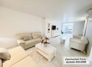 Casa adosada en Hispanoamérica-Comunidades. Amplio chalet adosado reformada en el centro, con 3 dormitorios,