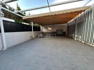 Casa a schiera in Hispanoamérica-Comunidades. Amplio chalet adosado reformada en el centro, con 3 dormitorios,