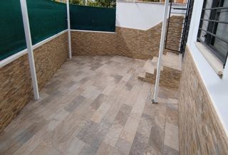 Pis  Jeronimo del moral. Piso de dor dormitorios con patio y garaje