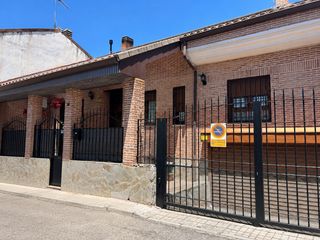 Casa adossada  Azucena. Casa grande con patio y terraza