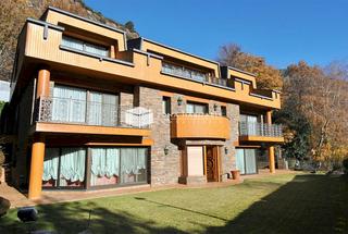 Casa aparellada a Centro. Magnífico chalet en venta en andorra la vella
