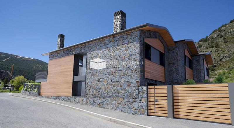 Foto 5bd45f19-a56b-4f7e-b6d5-1bd46f21018b. Casa bifamiliare con riscaldamento parcheggio in Soldeu-Incles Canillo