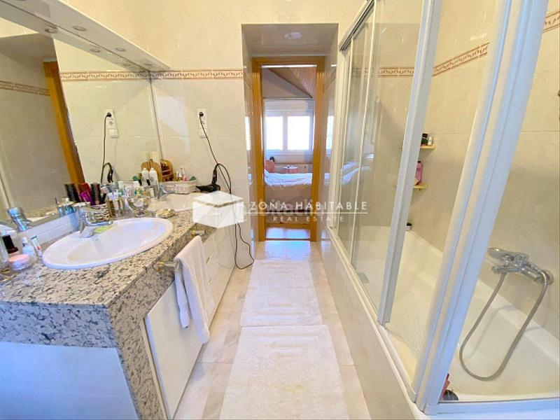 Foto 072309f9-9f4d-40bc-8665-6da2285f08b4. Casa bifamiliare con riscaldamento parcheggio in Les Escaldes Escaldes-Engordany