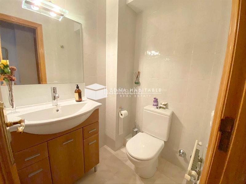 Foto 17b8378c-2c59-4e7e-91ae-c0a3bb9ae904. Casa bifamiliare con riscaldamento parcheggio in Les Escaldes Escaldes-Engordany