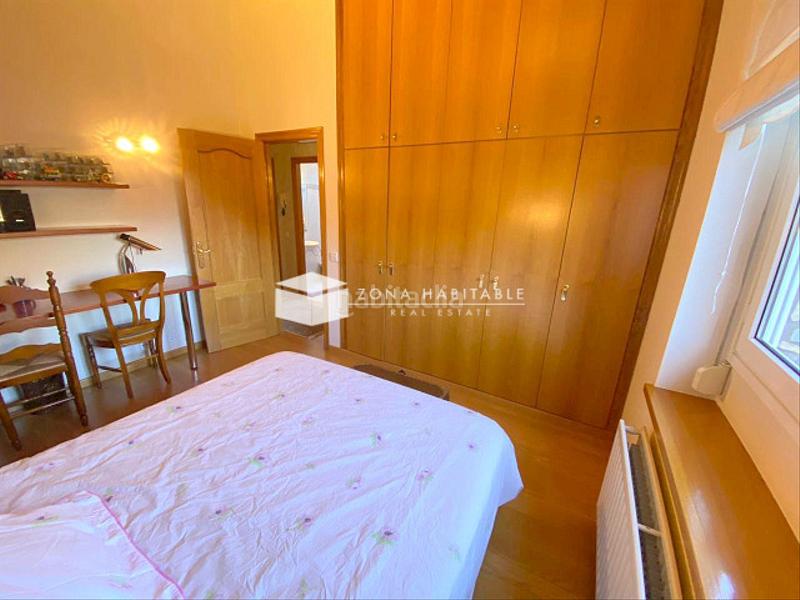 Foto 43cc165a-6a38-45fe-b362-3741a62523f4. Casa bifamiliare con riscaldamento parcheggio in Les Escaldes Escaldes-Engordany