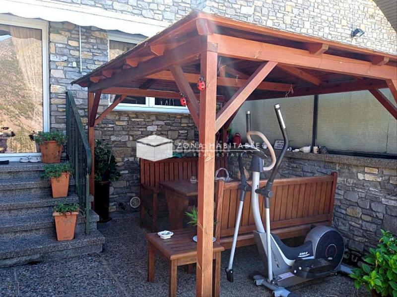 Foto dcc0a1f4-386d-4fe9-b7a4-0ca6a508d656. Casa bifamiliare con riscaldamento parcheggio in Les Escaldes Escaldes-Engordany