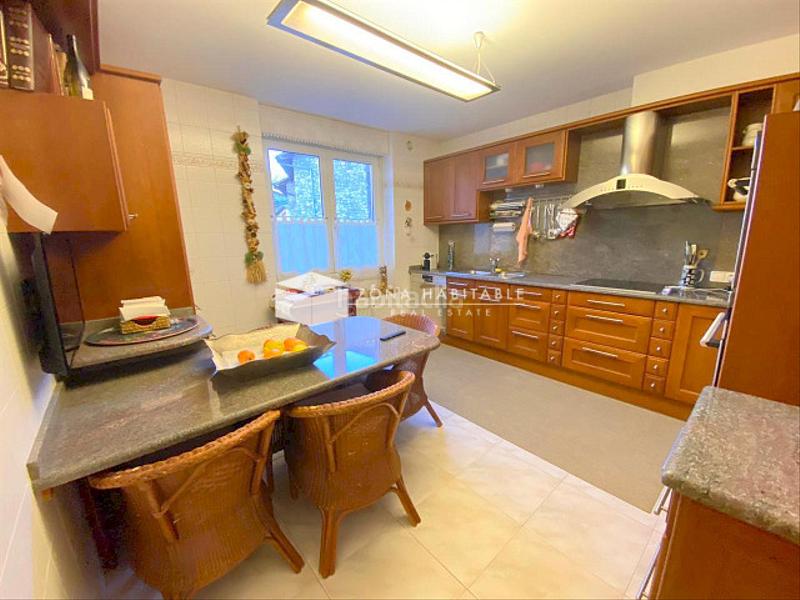 Foto dfc1ea97-dbae-414d-a442-ffe9cfaa5a21. Casa bifamiliare con riscaldamento parcheggio in Les Escaldes Escaldes-Engordany