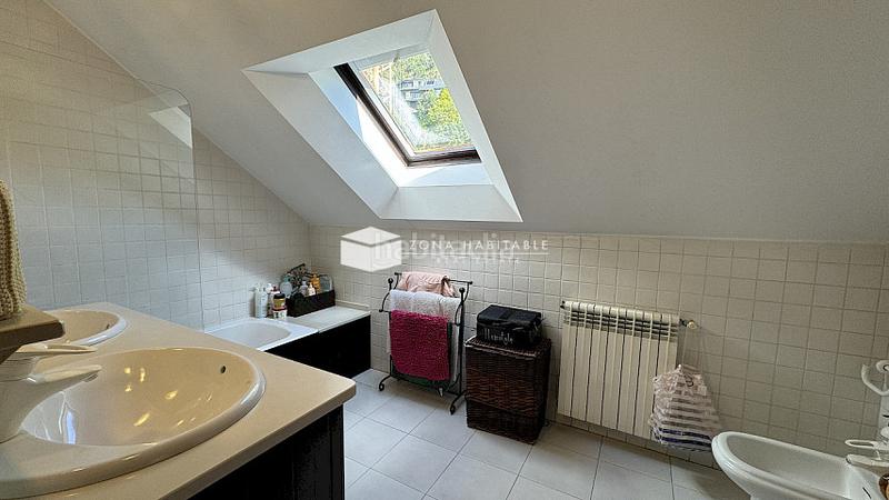 Foto 052da36f-7b9b-4bd5-a82b-a6156b15ca53. Duplex con riscaldamento parcheggio in Els Vilars d´Engordany Escaldes-Engordany