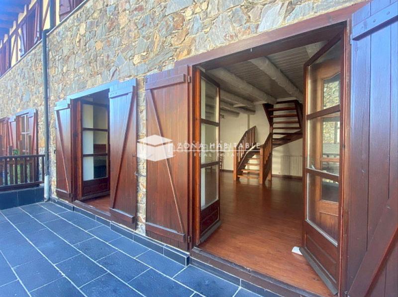 Foto 5db0a1d0-975e-4e53-905f-e537a441b63b. Casa aparellada amb calefacció aparcament a Arinsal-Erts La Massana