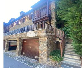 Casa aparellada a Arinsal-Erts. Casa adosada alquilada en urbanizacin privada en arinsal