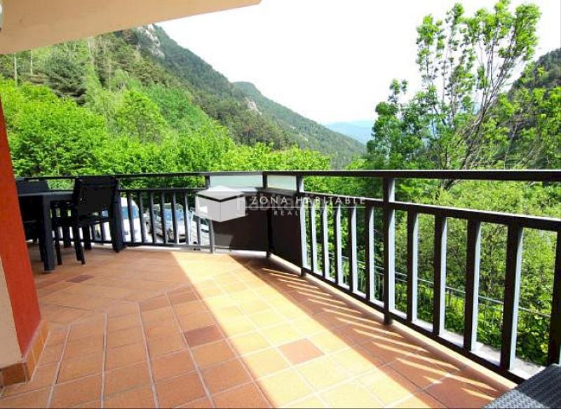 Foto 0cb0894c-e2df-42f7-8d9d-f2da264710e1. Piso espectacular apartamento reformado en erts con gran terraza y vistas panorámicas en La Massana