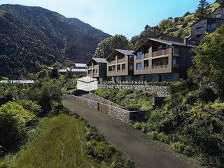 Doppelhaus in Sispony. Zona habitable presenta les llars de la font  cal rossinol