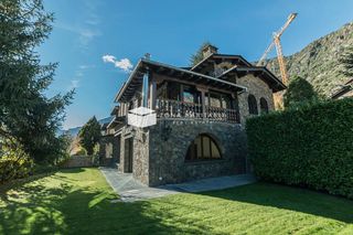Affitto Casa bifamiliare in Centro. Chalet rústico con jardín en una ubicación privilegiada, junto a