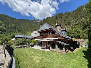 Casa aparellada a Pal-Xixerella. Espectacular chalet contemporáneo en xixerella con jardín, sol y