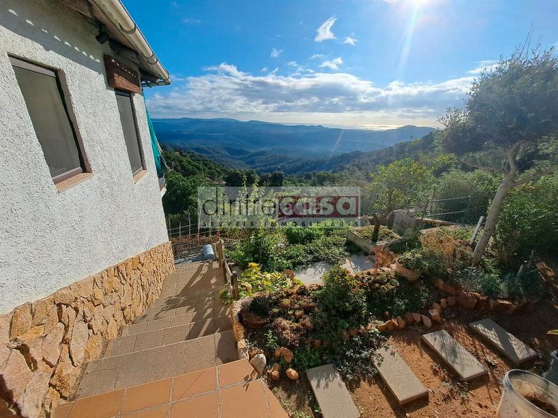 Foto dde4624e-00f4-4e77-9ce3-f6eb8d851457. Casa  sin escrituras, no se puede hipotecar. en Tordera