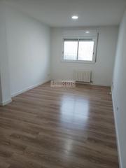 Etagenwohnung in Tordera. Piso exterior esquinero para entrar a vivir.