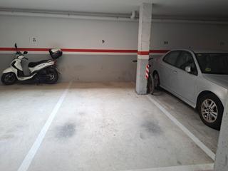 Location Parking voiture à Tordera. Garaje con puerta automática