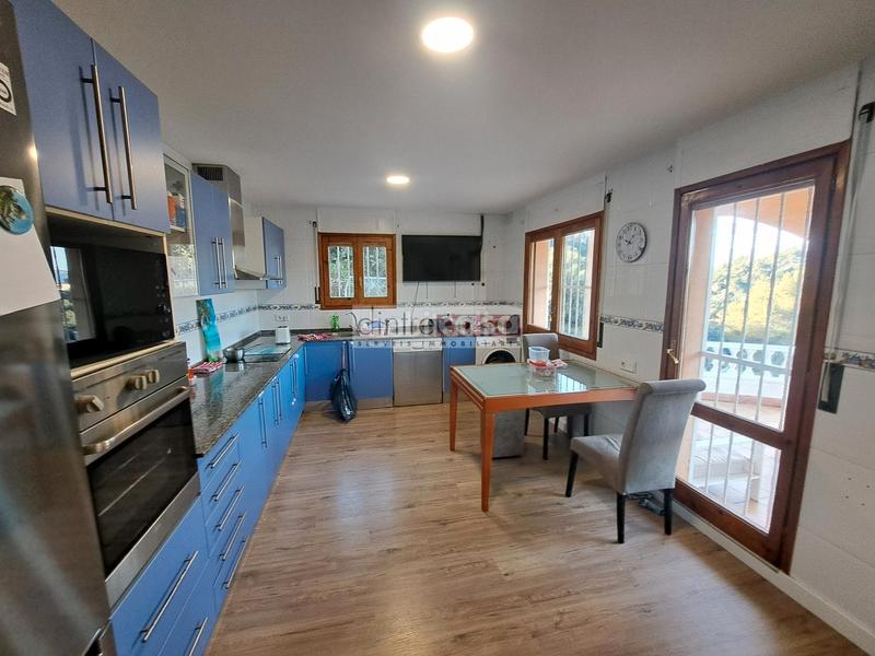 Foto cd9d7844-e72e-4143-8568-61d39a766526. Casa amb xemeneia calefacció a Palafolls