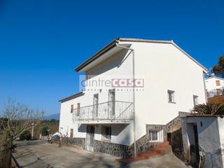 Haus in Mas Altaba - El Molí. Excelente casa para dos familias.