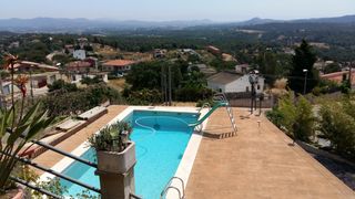 Xalet a Ni�gara Parc -�gora Parc. Excelente casa unifamiliar con piscina.