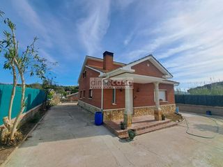 Casa a Ni�gara Parc -�gora Parc. Casa en terreno llano de 5 habitaciones.