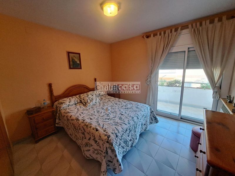 Foto d9e2bf0e-2fed-4e81-897a-c6ceaab0e754. Casa adossada amb xemeneia calefacció aparcament a Tordera