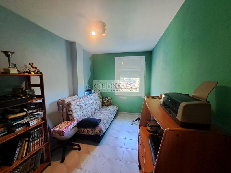 Foto dca9e73f-2316-47cc-80ef-c603c9d862f1. Casa adossada amb xemeneia calefacció aparcament a Tordera