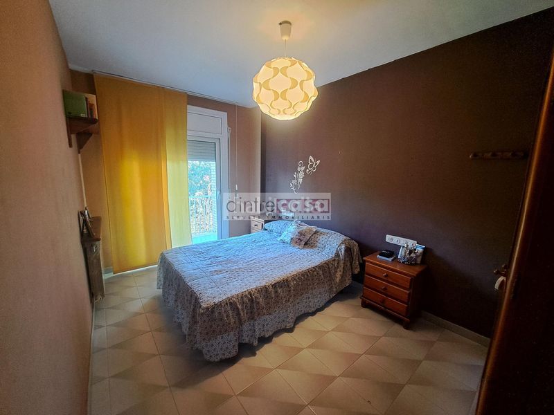 Foto e0cce9ed-59a8-4b2c-95d4-b2ff546e1ded. Casa adossada amb xemeneia calefacció aparcament a Tordera