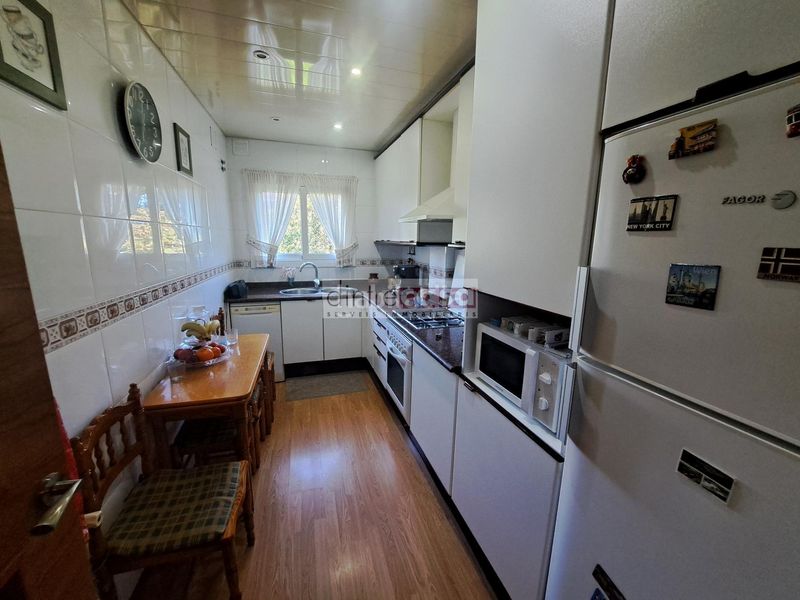 Foto ee4a0d28-a68a-4923-a72d-e5b58ab269d5. Casa adossada amb xemeneia calefacció aparcament a Tordera