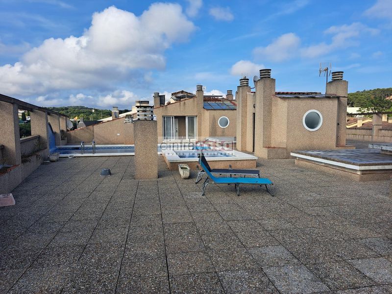 Foto a75e084a-f839-43a1-b346-048598570d09. Pis amb calefacció piscina a Mont Ferrant-Joan Carles I Blanes