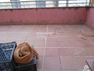 Pis  Carrer nadal. Piso con terraza, 3 habitaciones, para entrar a vivir.
