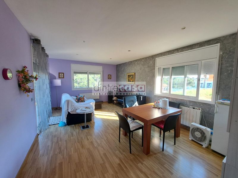 Foto 35a6f279-aa13-4a7d-9193-d3f3677d8d8e. Casa amb xemeneia calefacció aparcament piscina a Tordera