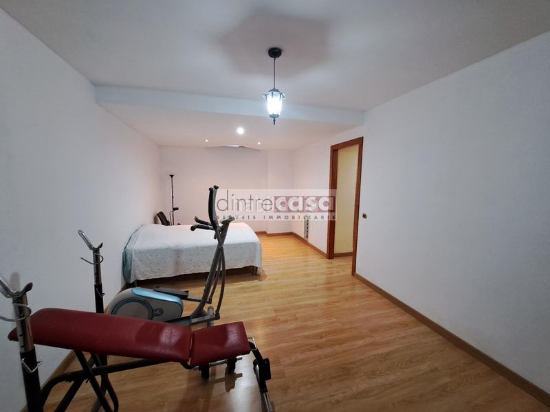 Foto 420e8150-8df6-4a36-b8b8-31f1d7341fe1. Casa amb xemeneia calefacció aparcament piscina a Tordera