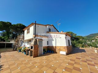 Casa en Niàgara Parc -Àgora Parc. Casa para dos familias.