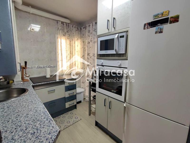 Foto 37404b92-f288-44a7-8def-e303ebc5a875. Piso grupo inmobiliario miracasa vende vivienda de 3 dormitorios en calle Arcos de jalón en Madrid