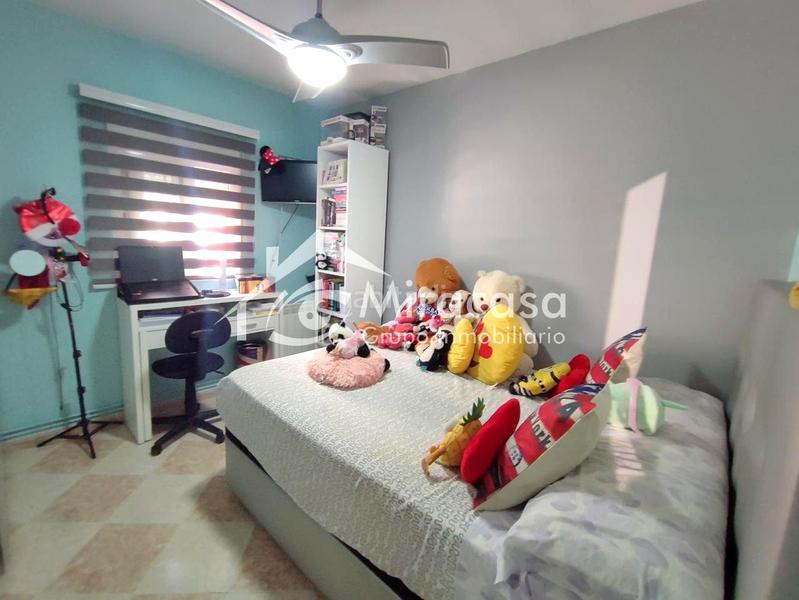 Foto ea1d7552-9439-40fe-8360-fde90bf0fa09. Piso grupo inmobiliario miracasa vende vivienda de 3 dormitorios en calle Arcos de jalón en Madrid