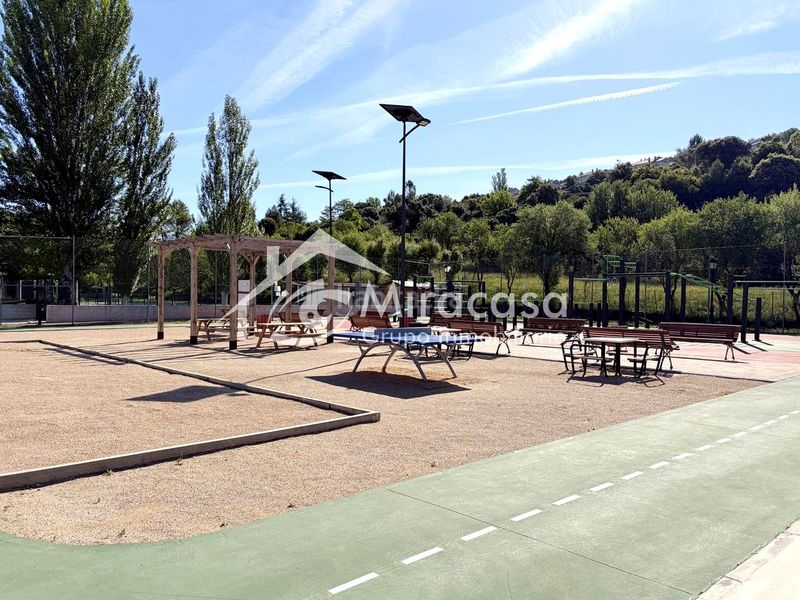 Foto 9c5c0e2b-4784-4a9c-a1d3-0e075977cffe. Maison avec chauffage parking piscine dans Ambite